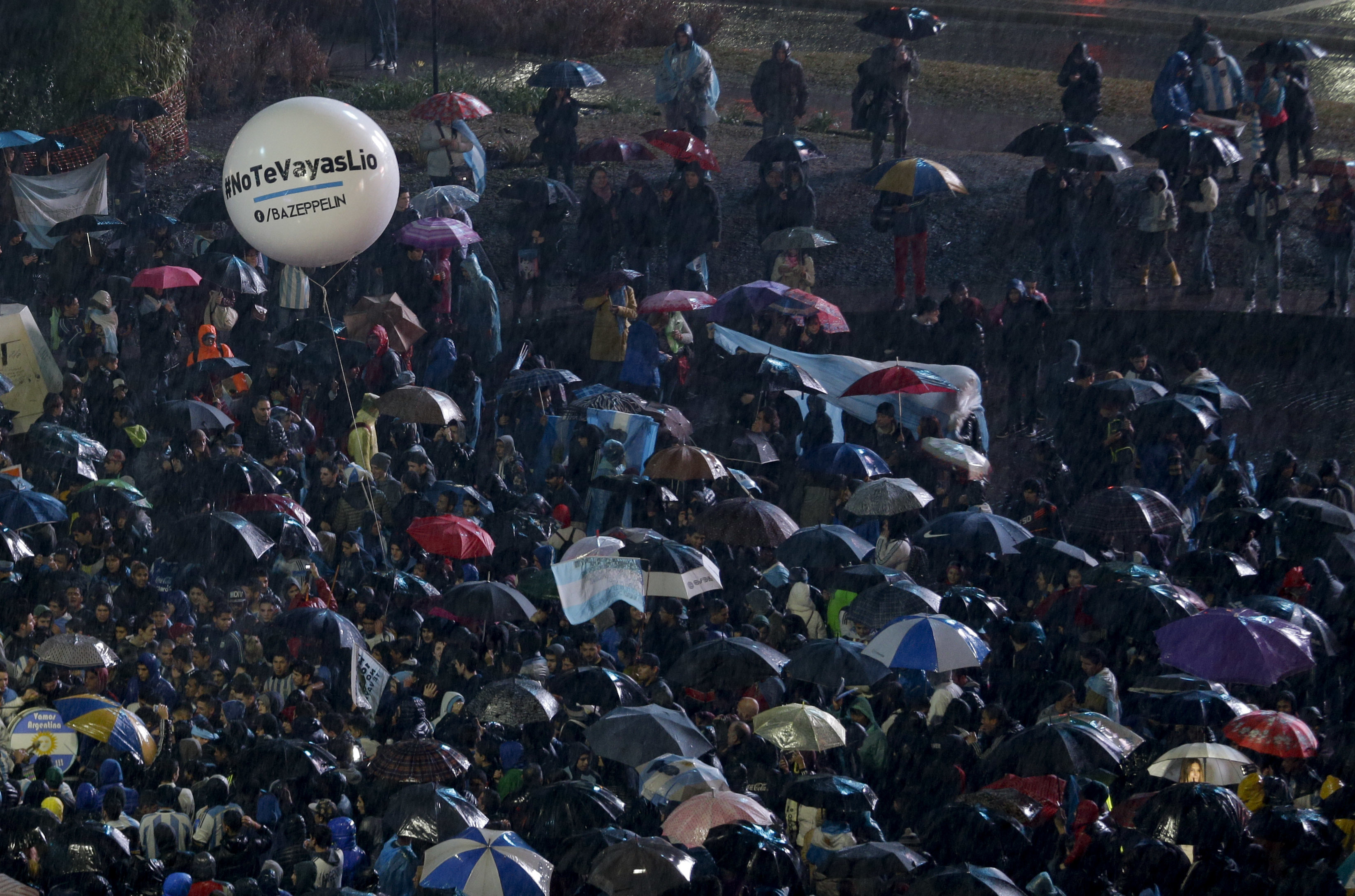 به‌ وێنه‌... خۆپیشاندان و مانگرتن بۆ پاشگه‌زبوونه‌وه‌ی مێسی ده‌ستی پێكرد